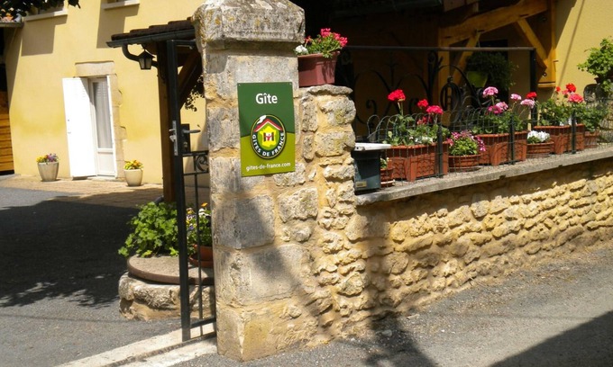 Montignac Cottage | Charming Country House Near Lascaux with Wi-Fi, BBQ, and Baby Equipment