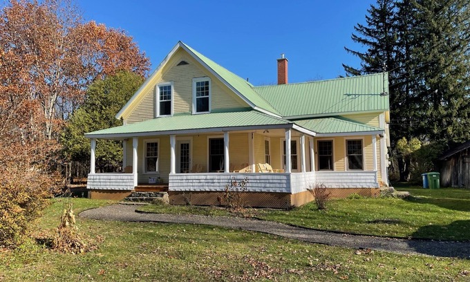 Ayers Cliff Ski Chalet | Charming Country House in Ayer's Cliff