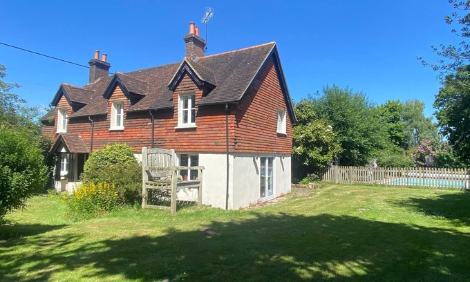 Plummers Plain House | Charming Country House, Heated Pool, Gated Entrance, Secure Parking, Sleeps 8