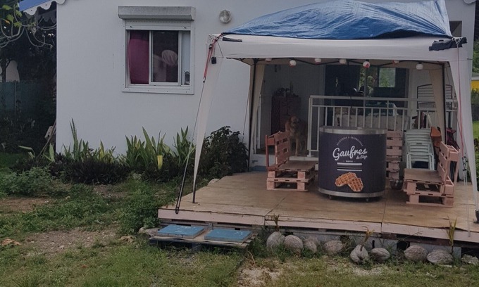Port-Louis Bed & Breakfast | Charming couple's room in a homestay