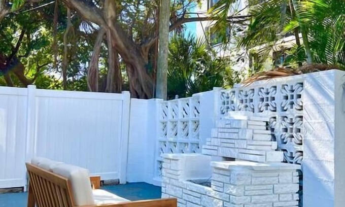 Lauderdale Beach Cottage | Charming & Cozy Cottage 2 min walk 2 the Beach