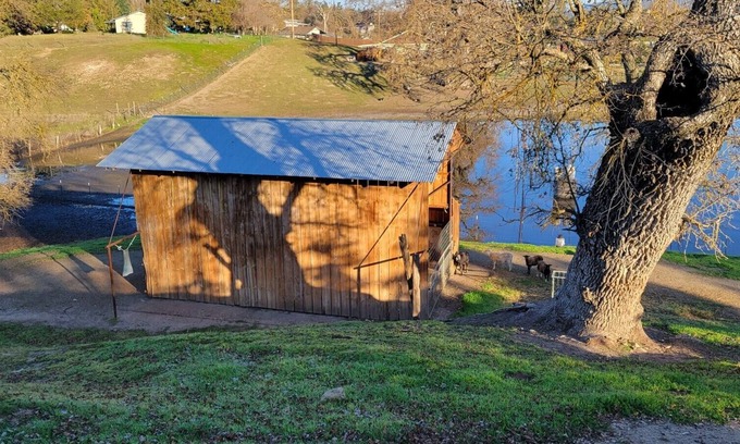 Atascadero Other | CHARMING & COZY FARMHOUSE: On 3 acres, in the beautiful coastal wine country
