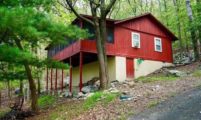 Kabletown Cabin | Charming, Cozy, Mountain Cabin in the Woods