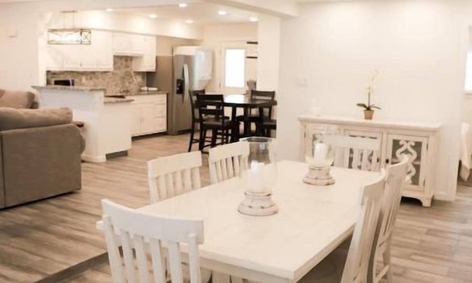 Biggs Field House | Charming Cozy Retreat Near Ft Bliss, Shopping & Restaurants