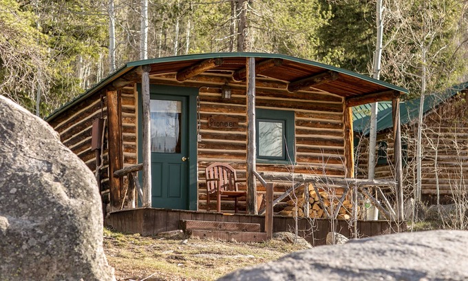 Pitkin County Cabin | Charming & Cozy Snug Cabin at Dreamy Art & Nature Retreat Center