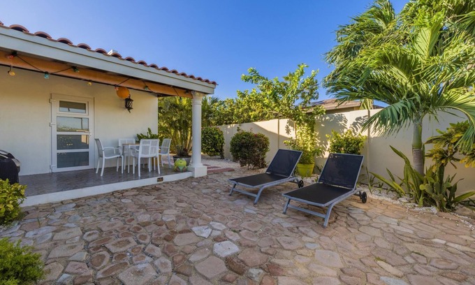 Esmeralda Apartment | Charming & Cozy Studio with Patio ~ Near the Beach