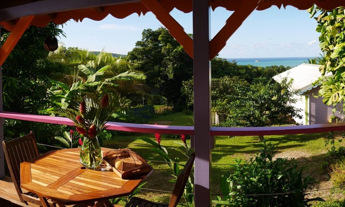 Duzer House | Charming Creole Case, Quality Service with Pool