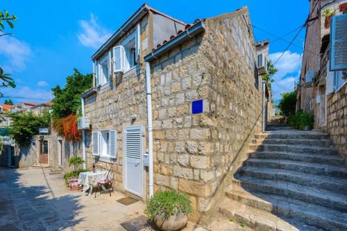 Cavtat Apartment | Charming Dalmatian 2-Bedroom cottage in the heart of Old Town Cavtat