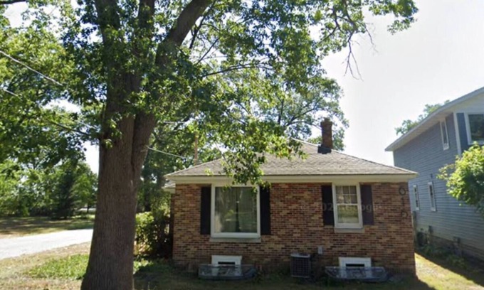 Beechwood Cottage | Charming Deeded Lake Access 3-bedroom cottage in Holland. 2 Week Min.