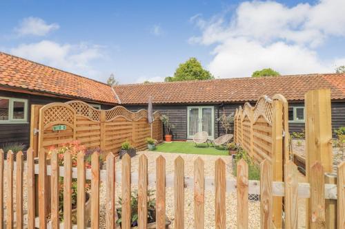 Fressingfield House | Charming dog friendly cottage in rural Suffolk