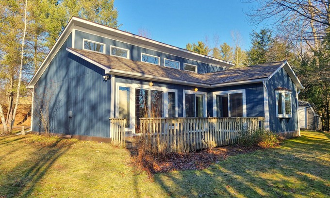 North Troy House | Charming dog-friendly riverside escape with deck, firepit & EV charger