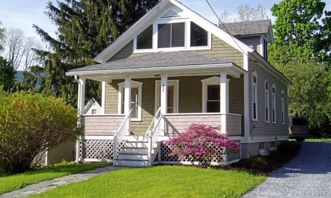 Williamstown House | Charming Downtown Williamstown Cottage - 5 Min Walk to Campus