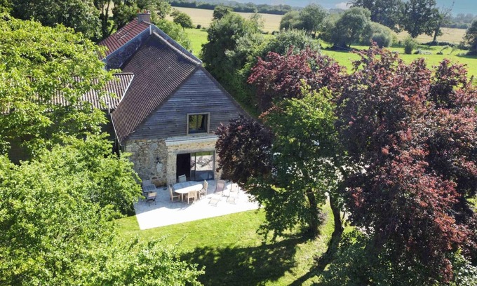 Colombiers Cottage | Charming duplex with terrace, pets allowed, WiFi included