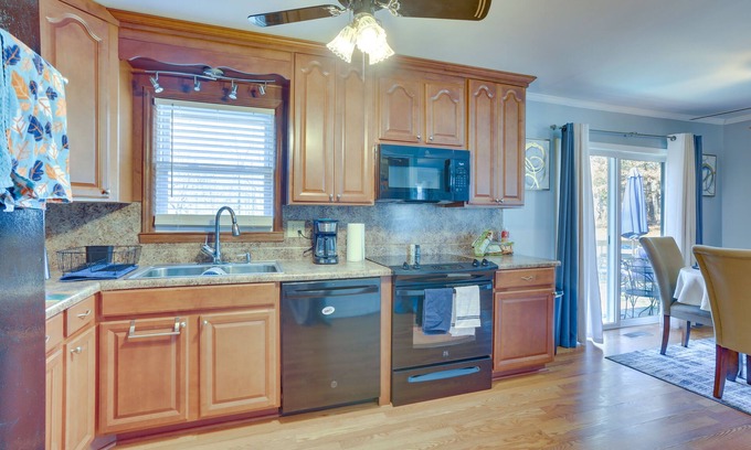 Cascade House | Charming Eden Home w/Furnished Deck & Fire Pit!