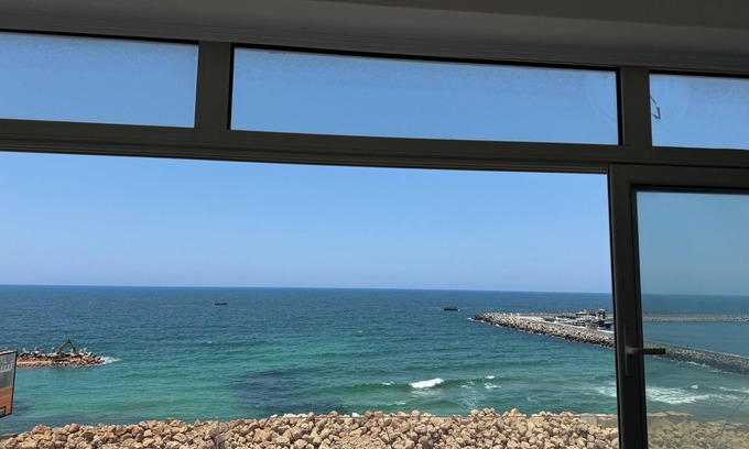 Al-Muntazah House | Charming 2-bedroom beachfront condo with AC, WiFi in superb Louran, Alexandria
