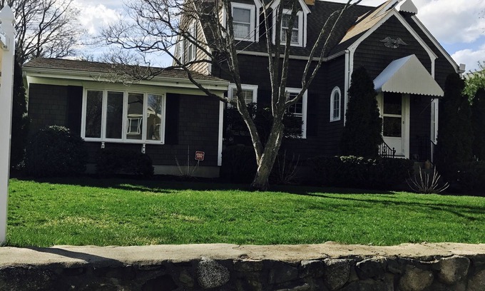 Rye House | Charming family cottage w/large yard-easy walk to Jenness Beach