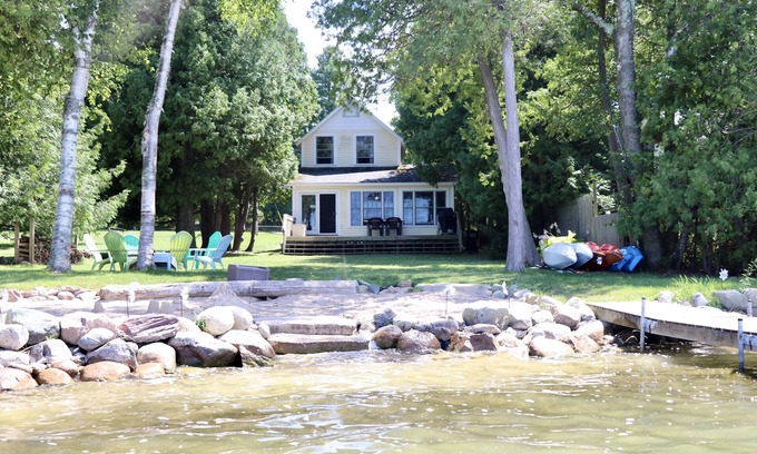 Maple City Cottage | Charming family-friendly cottage in scenic Leelanau County