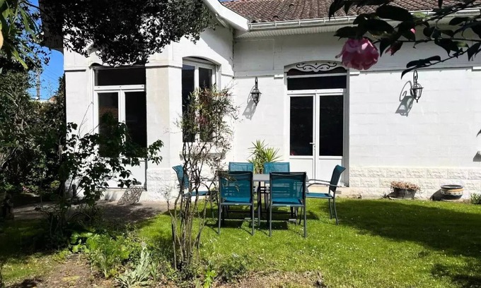 Cote Landaise Villa | Charming family home with garden, a stone's throw from Joigny beach