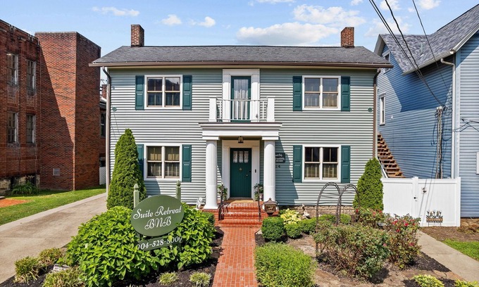 Butler House | Charming family & pet friendly stay. 1 block to Main St.Walk to dine, sip & shop