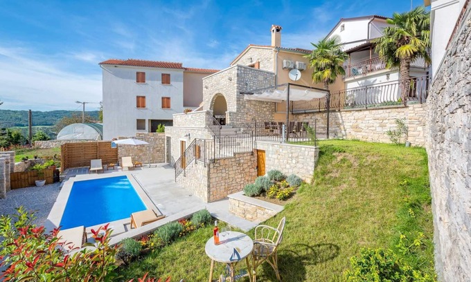 Beram Villa | Charming family villa for 6+1 with heatable pool and sauna