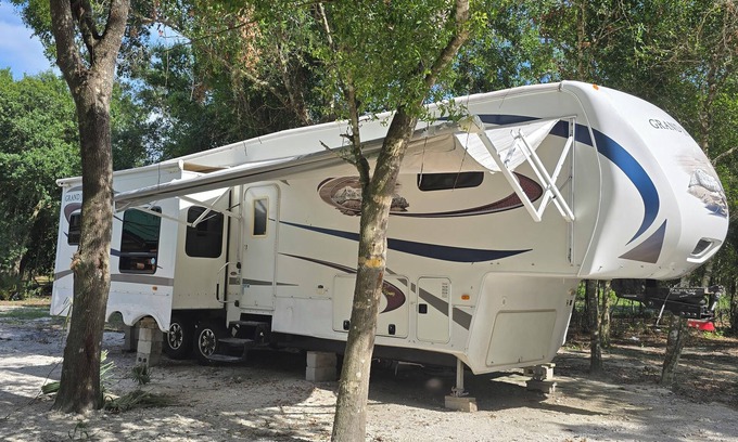 Punta Gorda Other | Charming farmhouse Rv with WiFi and AC in quaint Punta Gorda FL