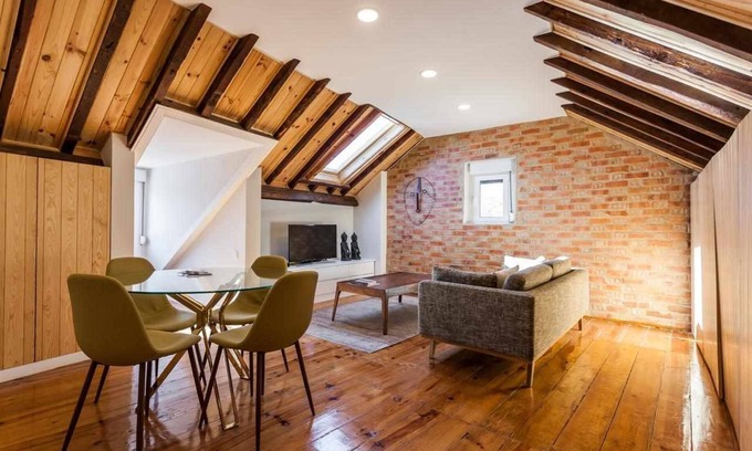 Merces Apartment | Charming Flat with A/C & Terrace in Príncipe Real