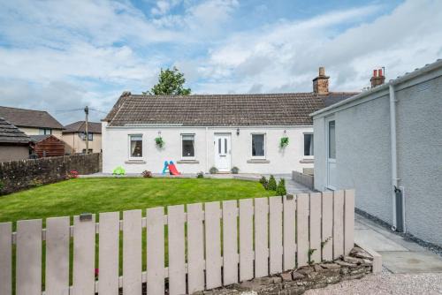 Forfar House | Charming Forfar House and Hot Tub
