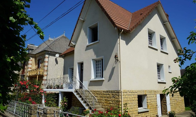 Le Buisson-de-Cadouin Cottage | Charming House with Terrace, Garden & WiFi near Dordogne River in Périgord