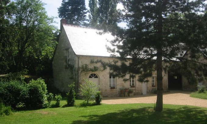Saint-Benoit-la-Foret Cottage | Charming cottage in Saint-Benoît-la-Forêt with private garden, near Loire Castles