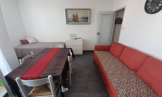 Notre-Dame-de-Riez Apartment | Charming T2 Apartment Between Beach and Summer Shops - Pet Friendly
