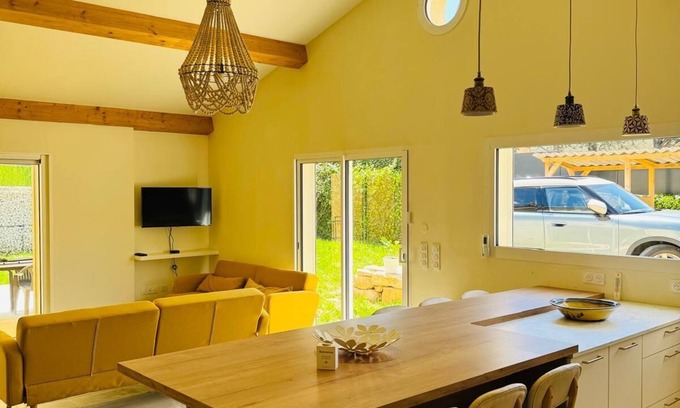 Saint-Paul-Les-Durance Villa | Charming house between Aix en Provence and the Southern Alps