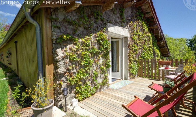 Saint-Priest-la-Prugne Apartment | Charming Studio with Terrace, Garden, and Modern Amenities in a Tranquil Mountain Hamlet