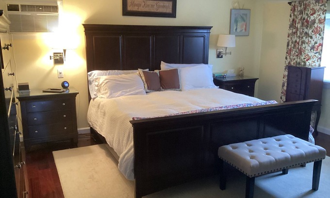Farmingdale House | Charming Full House - 2.5 Miles from Bethpage Black-Perfect for Ryder Cup