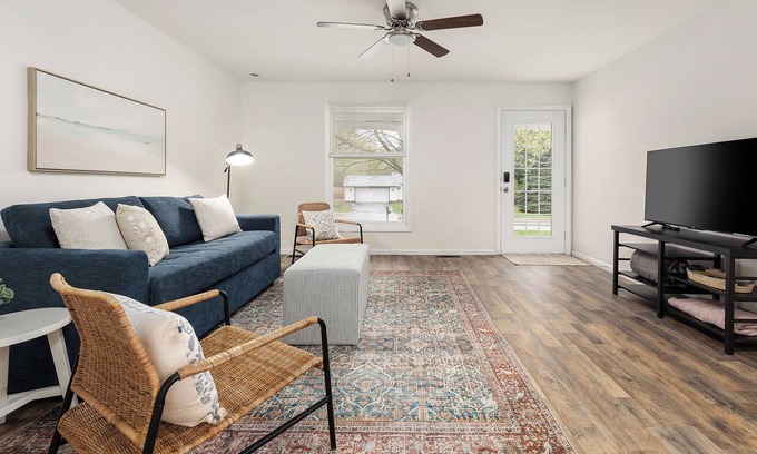 Traverse City House | 🎗Charming Fully Renovated 3BDR Ranch Style Home in TC ➠ 3019!