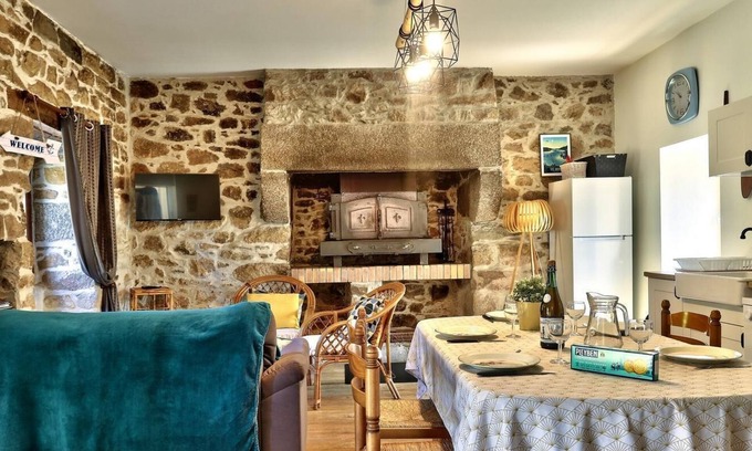 Plouguin Cottage | Charming gîte "Le moulin" in a quiet location