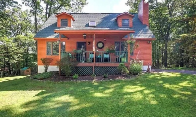 Tafton House | Charming Getaway | Minutes from Lake Wallenpaupack