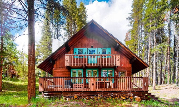 Westridge House | Charming getaway near the slopes and town with deck, fast WiFi & foosball table
