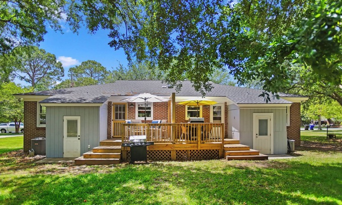 Old Village House | Charming Getaway 5 Min To Beach, Big Yard, Pet Friendly