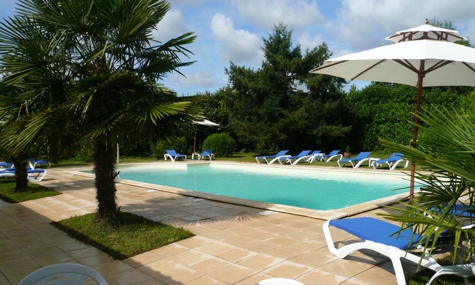 Villeneuve-sur-Lot House | Charming gite Cassany de Mazet with swimming pool