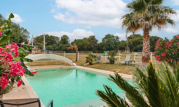 Landrais House | Charming Gite Egaux De Chambon with Shared Pool, Wi-Fi and Air Conditioning