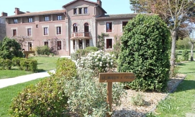 Cugand Cottage | Charming Gite with Pool, Close to Clisson & Puy du Fou, Sleeps 8 - Perfect for Families & Friends