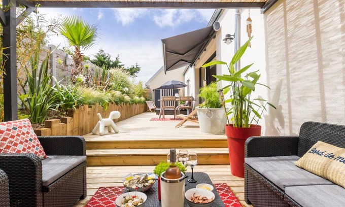 Barneville-Carteret Cottage | Charming Ground-Floor Home with Terrace & Modern Amenities Near the Beach