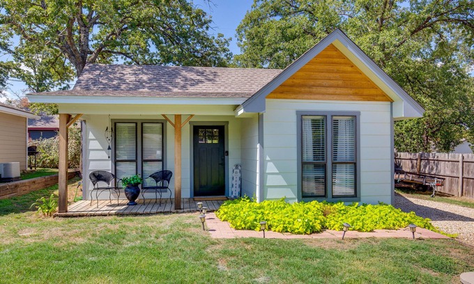 Granbury Cottage | Charming Granbury Cottage Retreat w/Private Patio