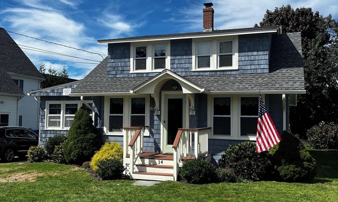 Groton Long Point Cottage | Charming Groton Long Point Cottage 1 Block From Beach