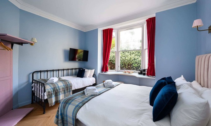 New Town House | Charming Ground Floor Triple Room