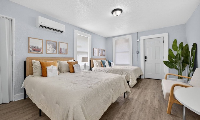 South Pensacola Cottage | Charming Hideaway Cottage Pensacola