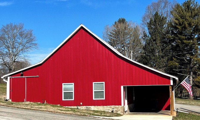 New Market House | Charming historic barn in New Market with WiFi and AC