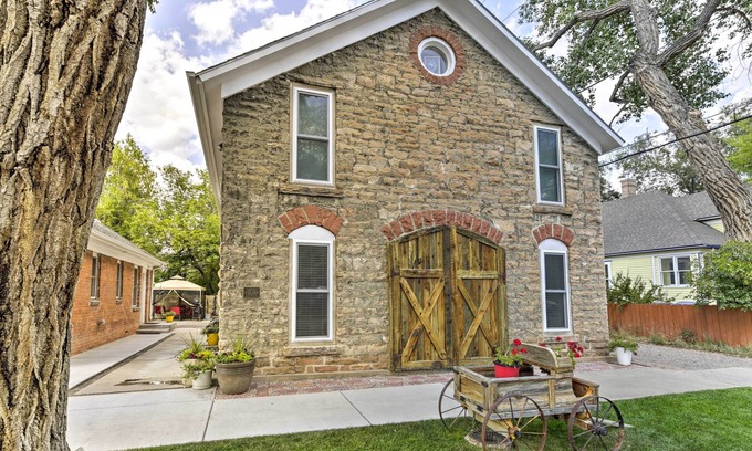 Laramie Condo | Charming Historic Condo - Walk to Downtown & UW