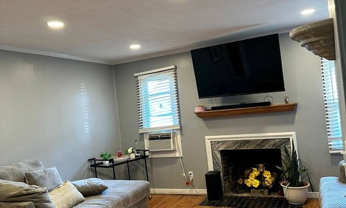 Detroit House | Charming historic Rosedale Park neighborhood house minutes from downtown.