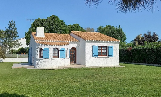 Notre-Dame-de-Monts House | Charming House with Large Garden, Near Beach, 6 Guests, Pet-Friendly